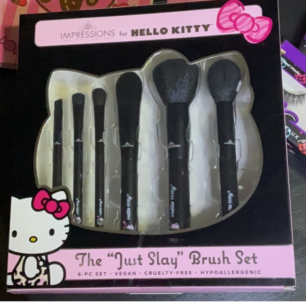 Impressions hello kitty makeup brushes